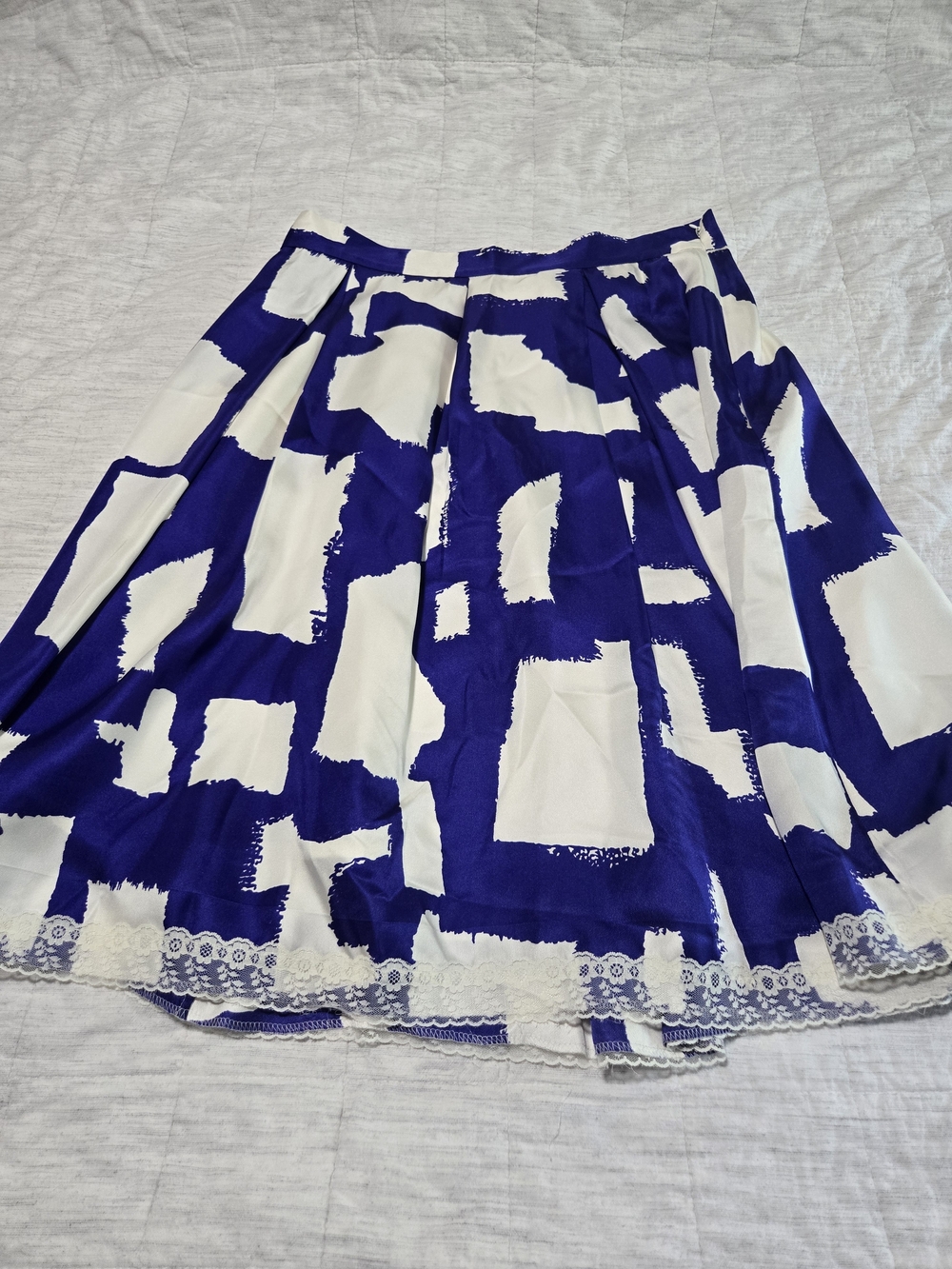 kate spade Blue and White Graphic 100% Silk Shell Pleated Skirt - Picture 11 of 13